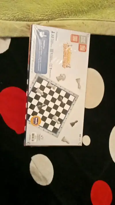 Juego de Ajedrez Magnético con Tablero Plegable - miniatura 1