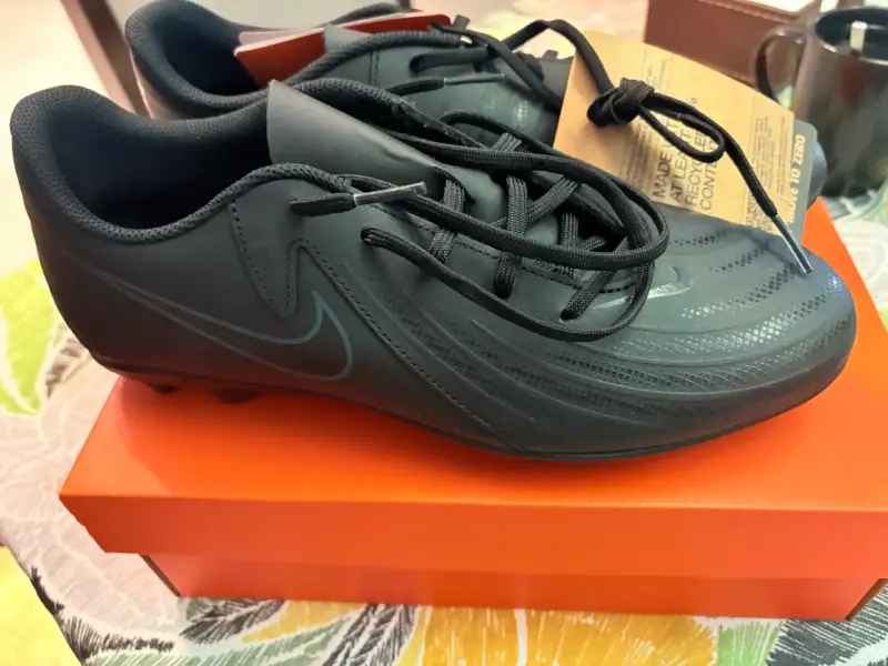 Zapatillas de fútbol Nike negras con tacos - 2
