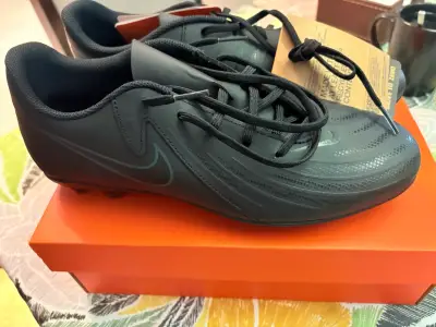 Zapatillas de fútbol Nike negras con tacos - miniatura 2