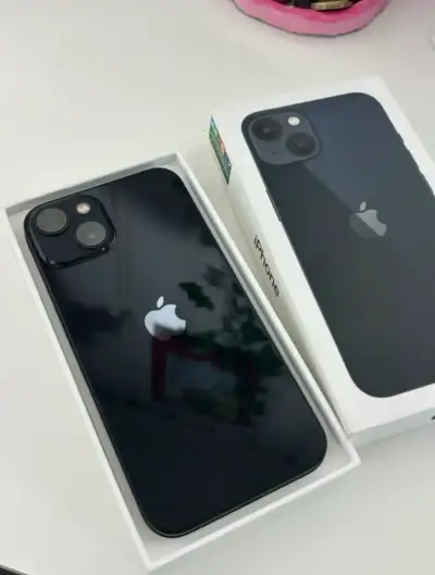 iPhone 13 en excelente estado caja original - miniatura 1