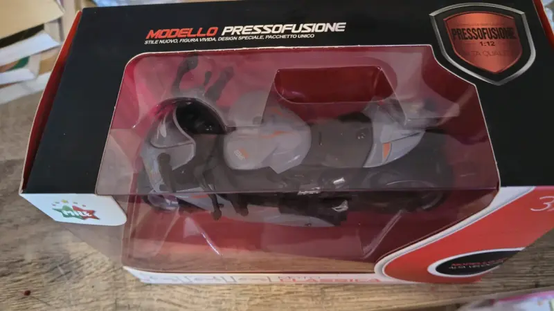 Moto escala 1:12 - 2