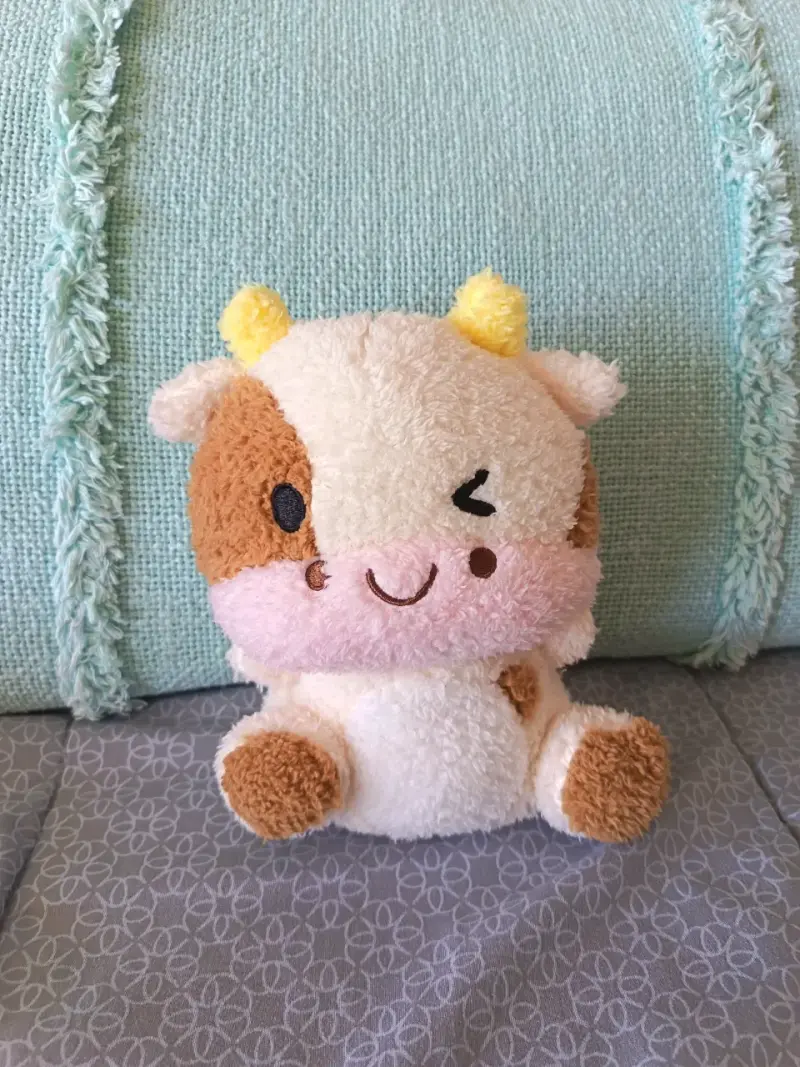 Peluche de vaca suave y adorable