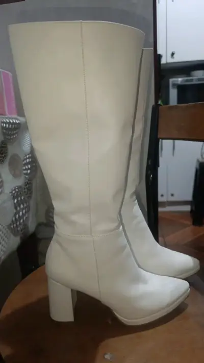 Botas altas blancas de tacón grueso - miniatura 2