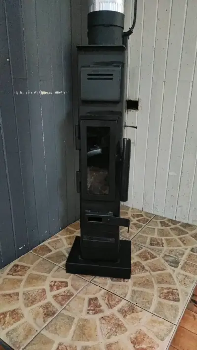Estufa a pellet sin electricidad - miniatura 1