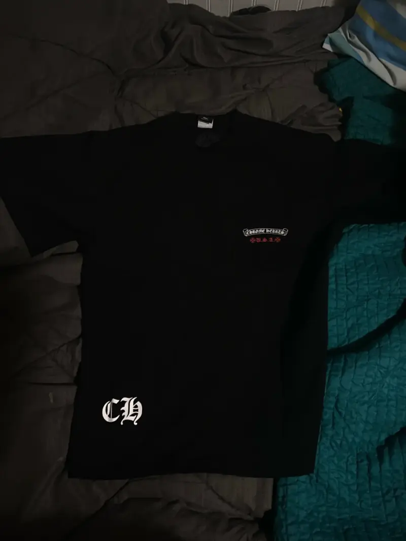 Polera negra Chrome Hearts con diseño bandera - 1