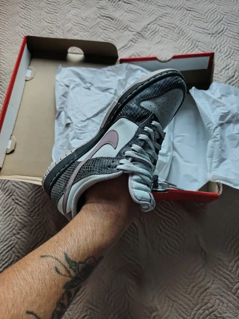 Zapatillas Nike Dunk Low SE Gris Talla 9.5 - 3