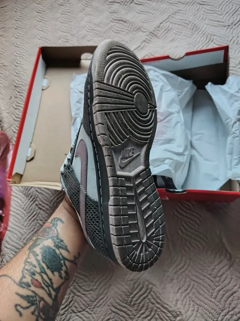Zapatillas Nike Dunk Low SE Gris Talla 9.5 - 4