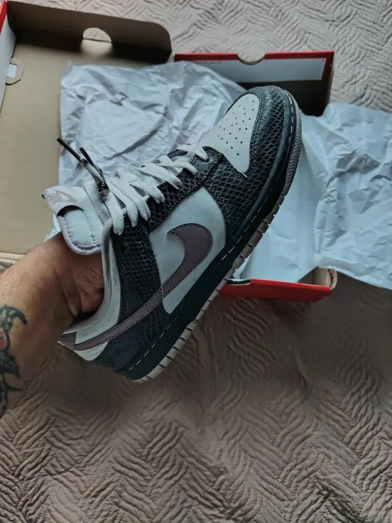 Zapatillas Nike Dunk Low SE Gris Talla 9.5 - 5