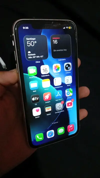 iPhone 11 blanco en buen estado - miniatura 1