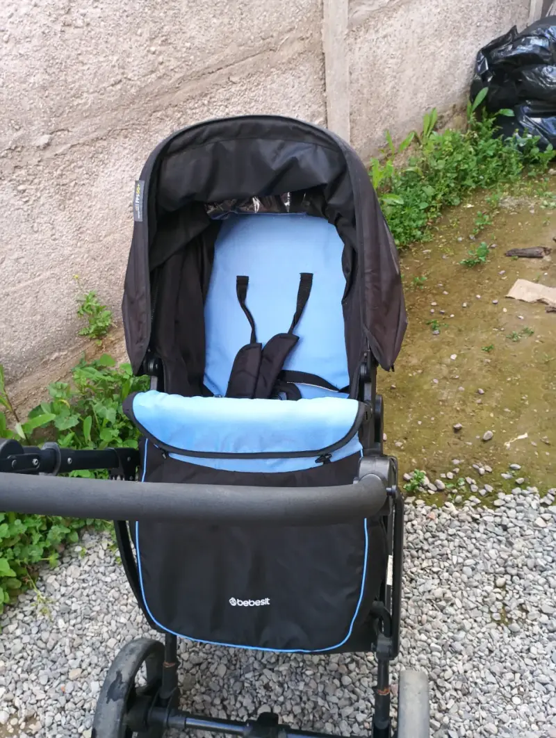 Coche de bebé Bebesit negro y azul - 2