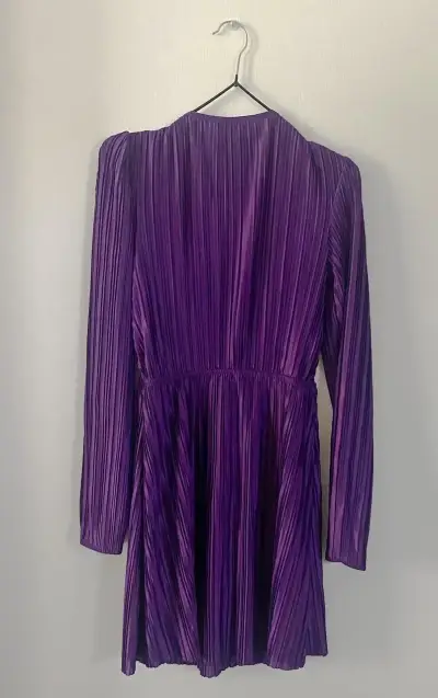 Vestido plisado morado de manga larga Zara - miniatura 2