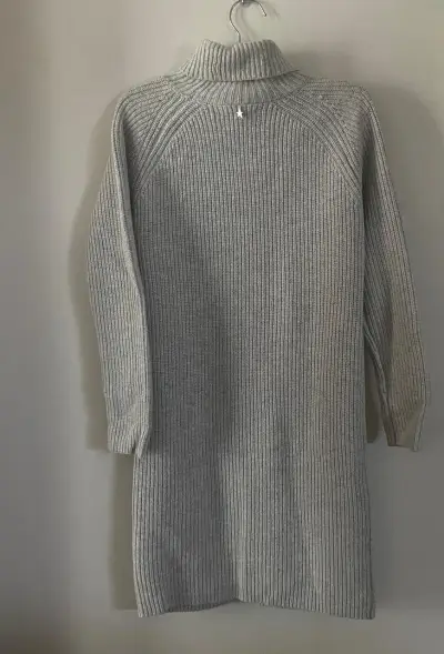Vestido de punto gris con cuello alto - miniatura 1