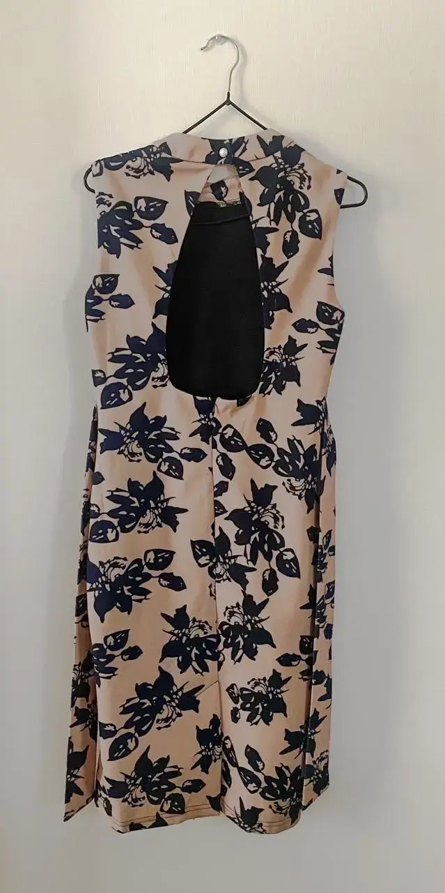 Vestido floral sin mangas beige y azul - 2