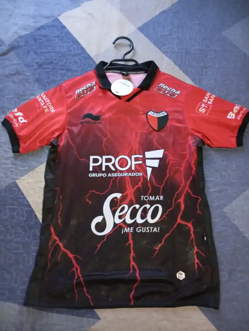 Camiseta de fútbol C.A. Colón Burda Sport roja y negra - 6