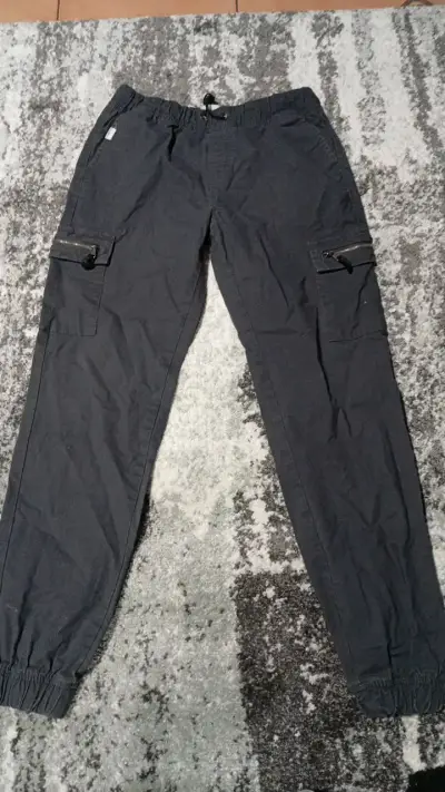 Pantalones cargo gris oscuro con bolsillos - miniatura 1