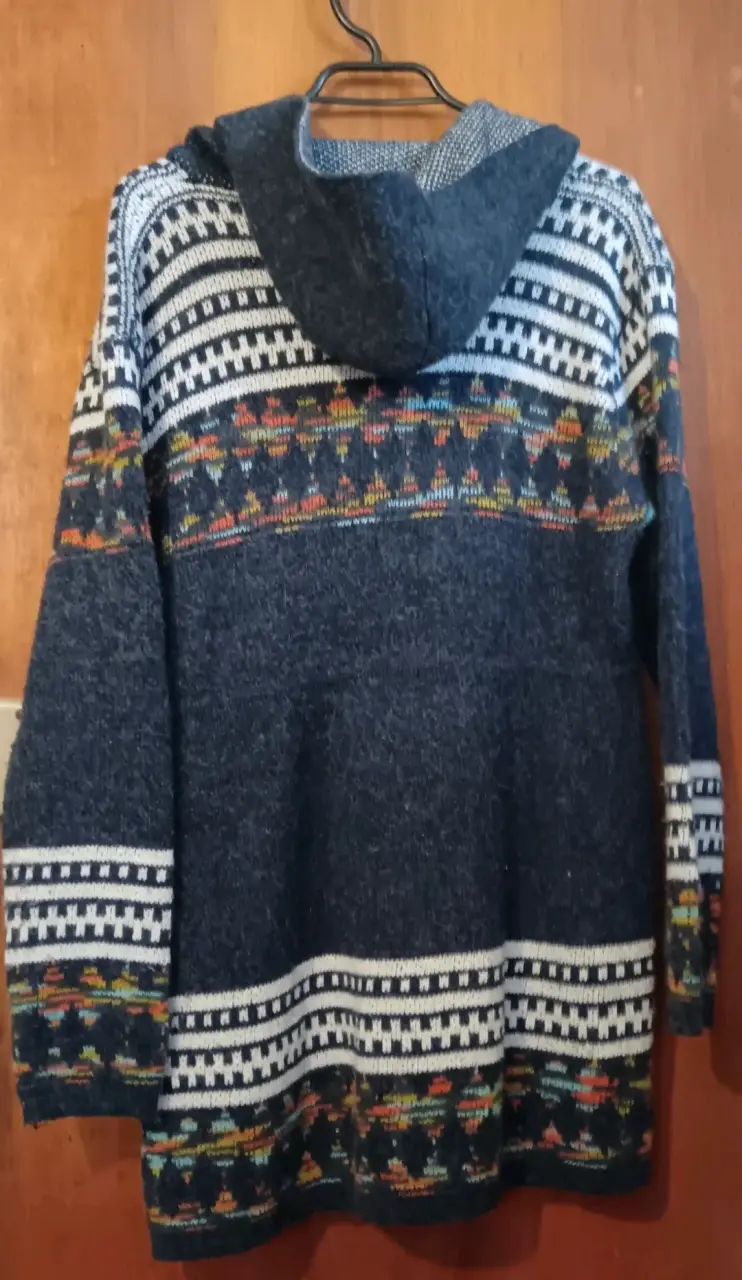 Chaleco de lana con diseño étnico y capucha - 2