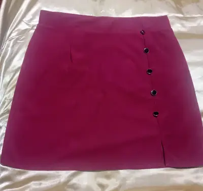 Conjunto de blusa y falda burdeos para mujer - miniatura 2