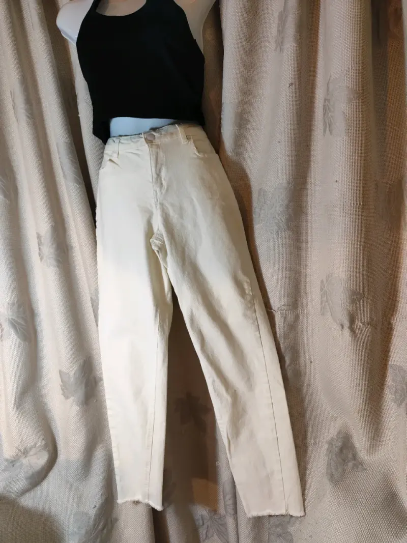 Jeans blancos de mujer con diseño floral - 2
