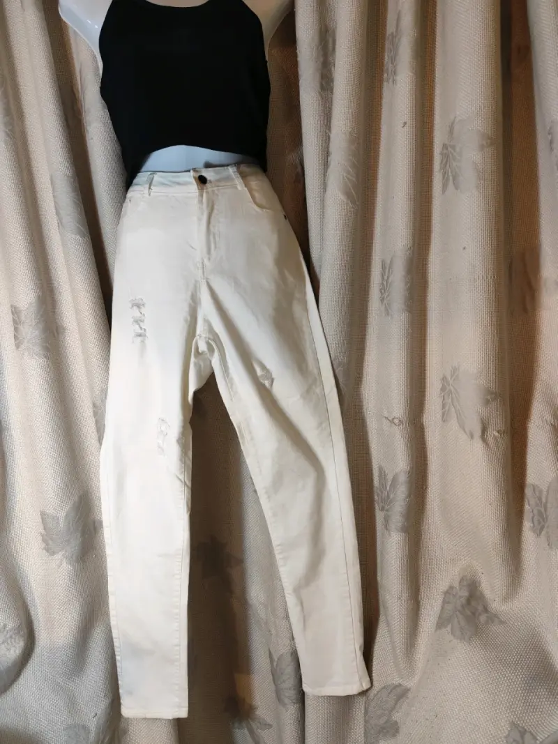 Pantalones blancos de mezclilla para mujer - 1
