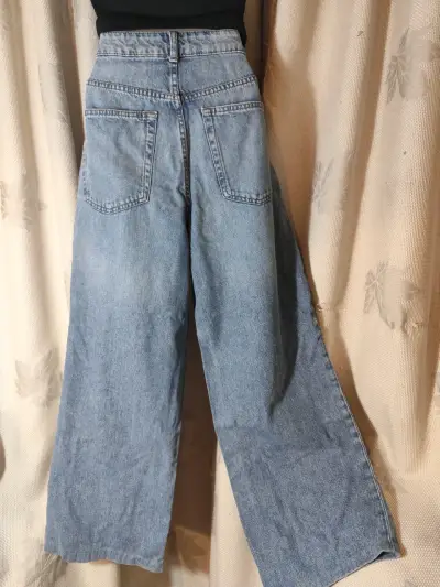 Jeans anchos de mezclilla azul para mujer - miniatura 1