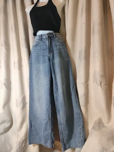 Jeans anchos de mezclilla azul para mujer - miniatura 2