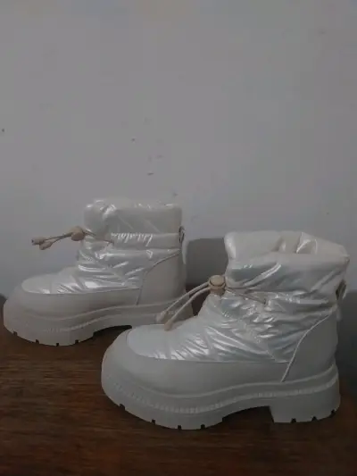 Botas de invierno blancas acolchadas para mujer - miniatura 2