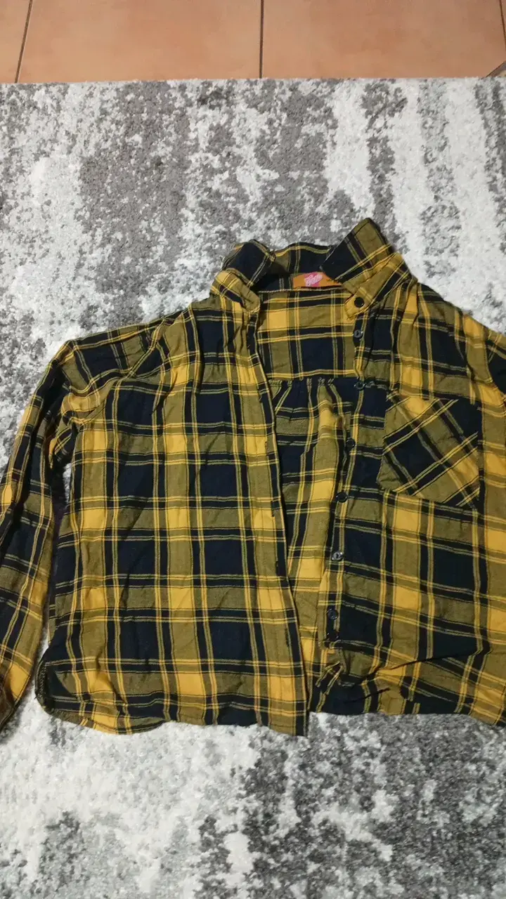 Camisa a cuadros amarilla y negra para mujer