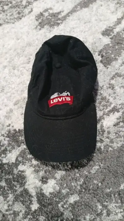 Gorra Levi's negra con diseño Snoopy - miniatura 1