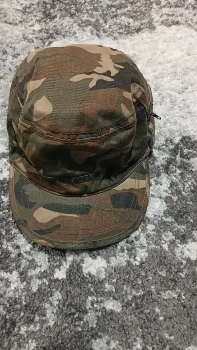 Gorra camuflada con bolsillo lateral - miniatura 1