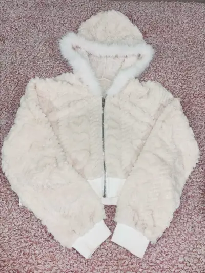 Chaqueta de felpa con capucha y cierre - miniatura 1