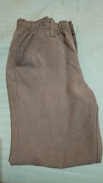 Ropa de colegio y  manta - miniatura 2