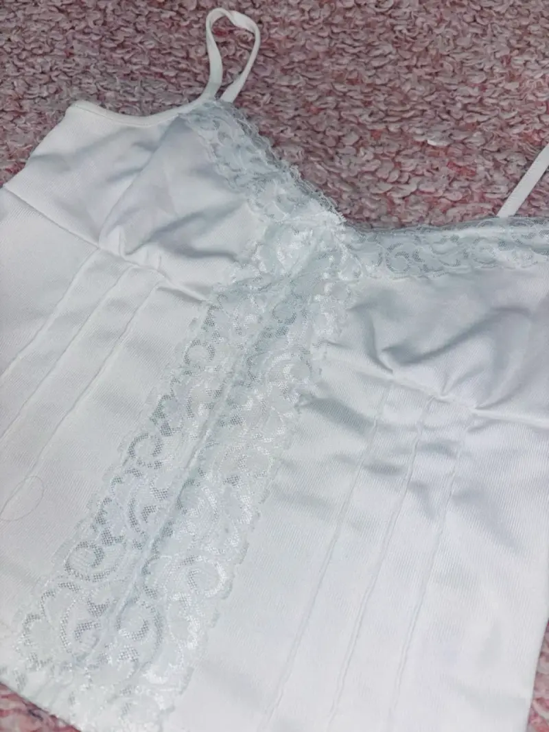 Top blanco con encaje para mujer - 2