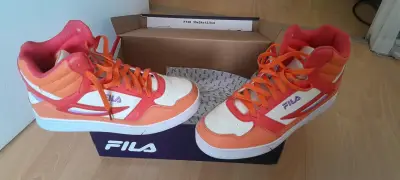 Zapatillas deportivas Fila naranjas y blancas - miniatura 2