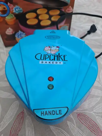 Máquina para hacer cupcakes Nostalgia Electrics azul - miniatura 1