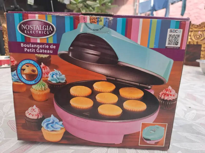 Máquina para hacer cupcakes Nostalgia Electrics azul - 3