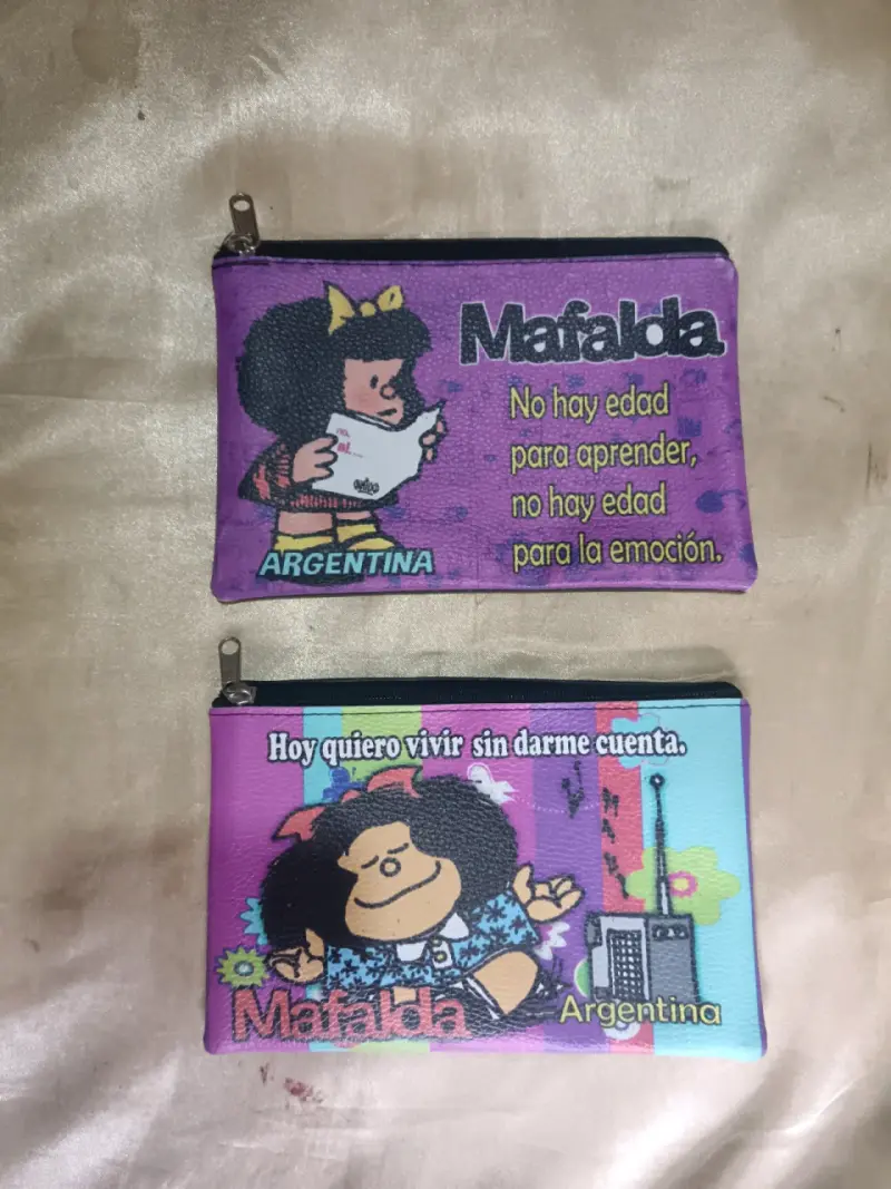 Estuches de tela Mafalda con diseño colorido