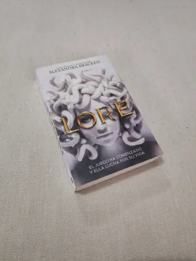 Libro 'Lore' de Alexandra Bracken - miniatura 1