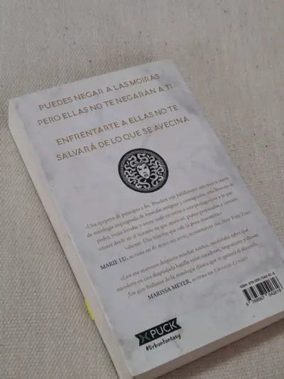 Libro 'Lore' de Alexandra Bracken - miniatura 2