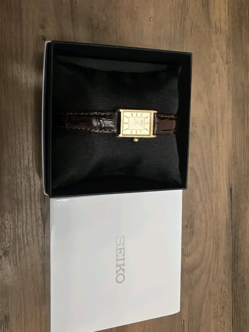 Reloj Seiko dorado con correa de cuero - 2