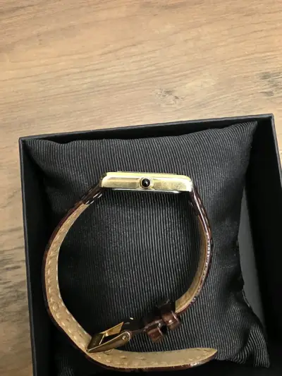 Reloj Seiko dorado con correa de cuero - miniatura 3