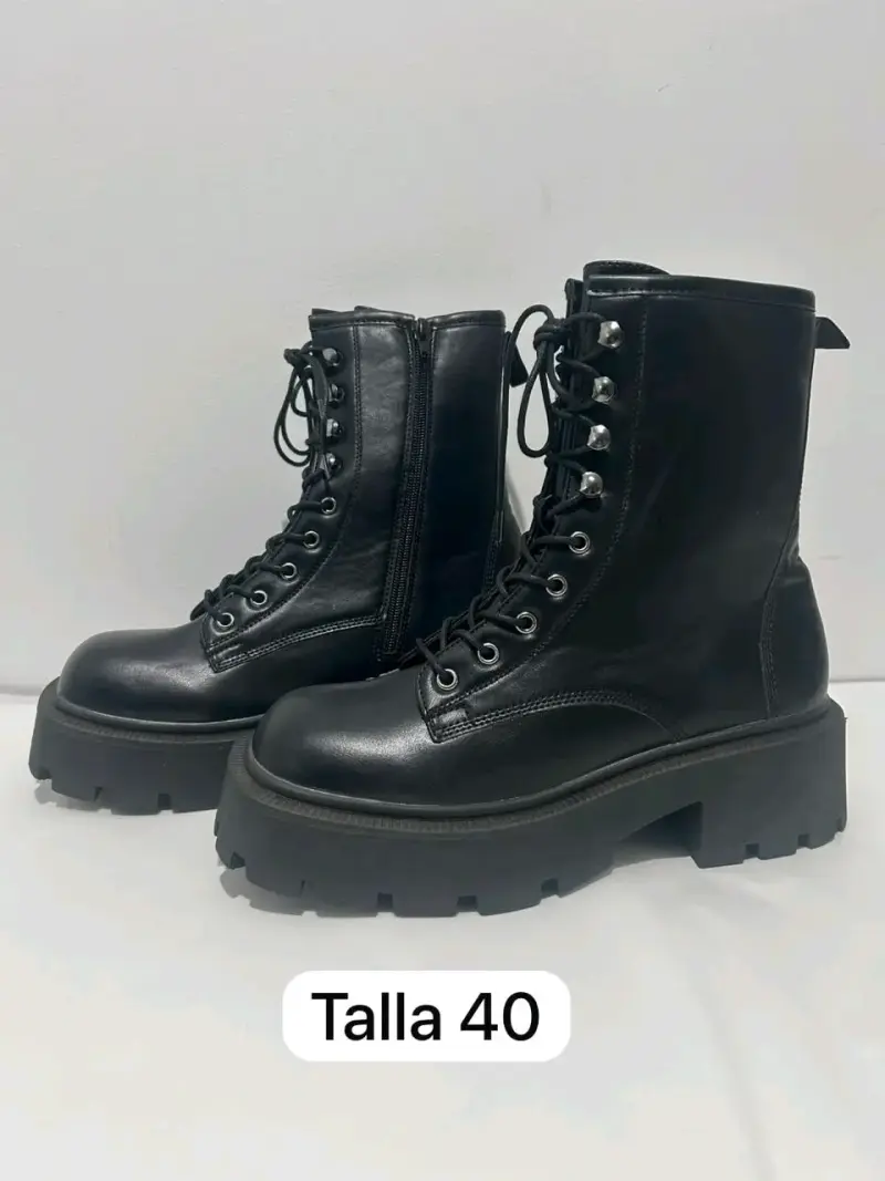 Botas negras de cuero con plataforma talla 40