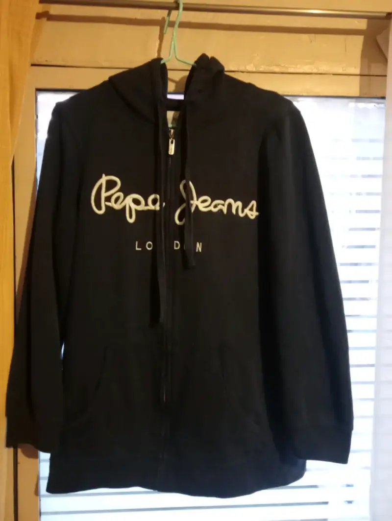 Polerón con capucha Pepe Jeans azul marino.
