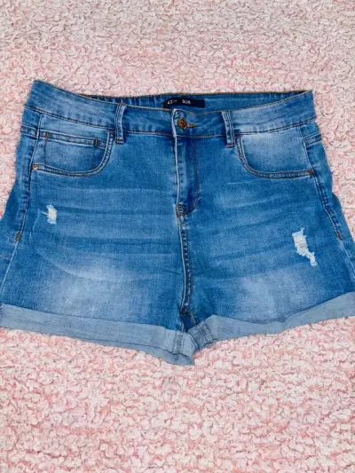 Short de mezclilla azul - miniatura 2