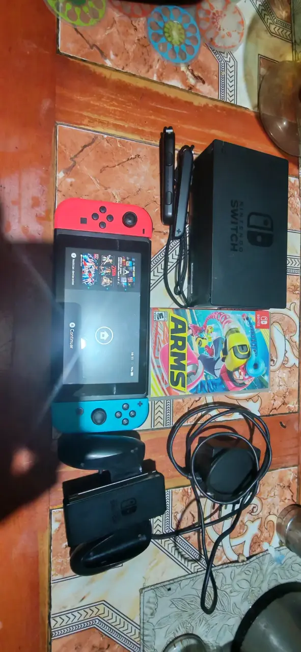 Consola Nintendo Switch más dos juegos - 1