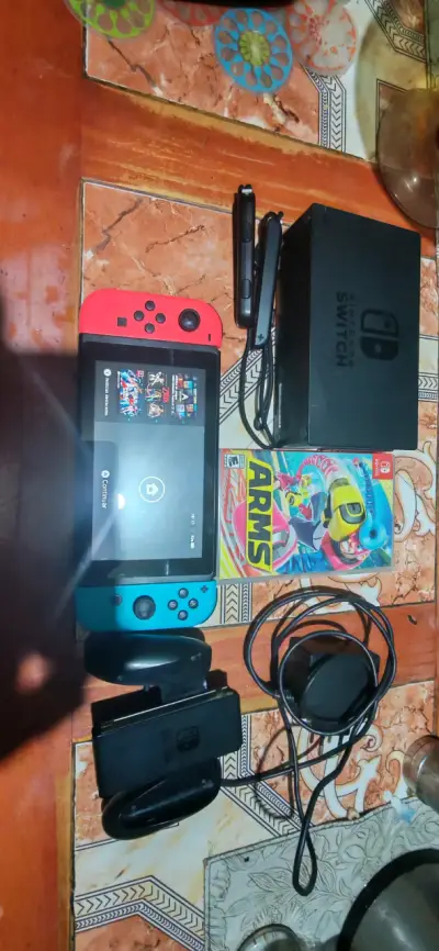 Consola Nintendo Switch más dos juegos - miniatura 1