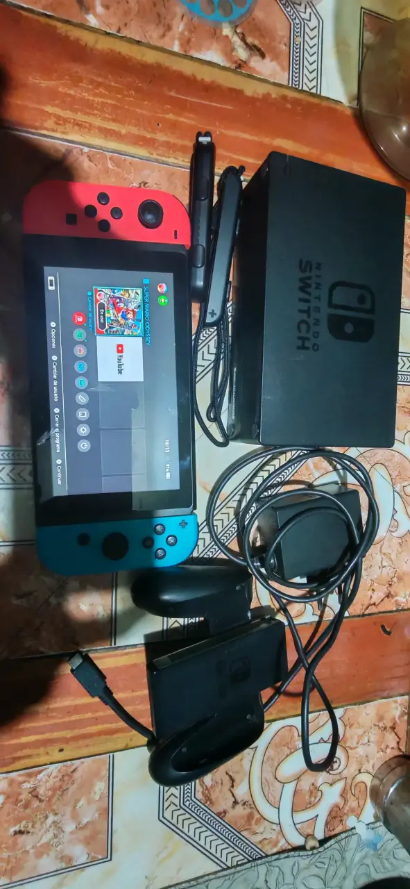Consola Nintendo Switch más dos juegos - 3