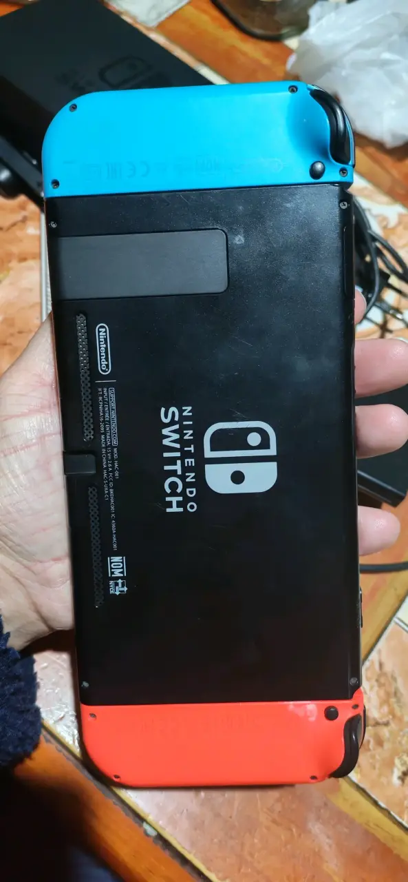 Consola Nintendo Switch más dos juegos - 5