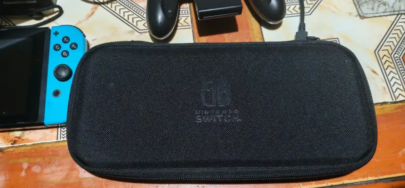 Consola Nintendo Switch más dos juegos - 6