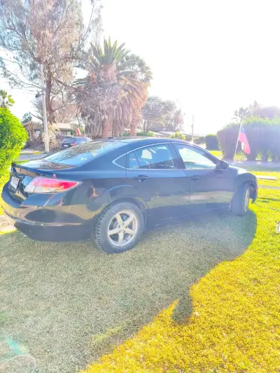 Mazda 6 americano 2010 sedán negro en buen estado - miniatura 1