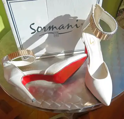 Zapatos de Tacón Blanco con Detalle Dorado - miniatura 2